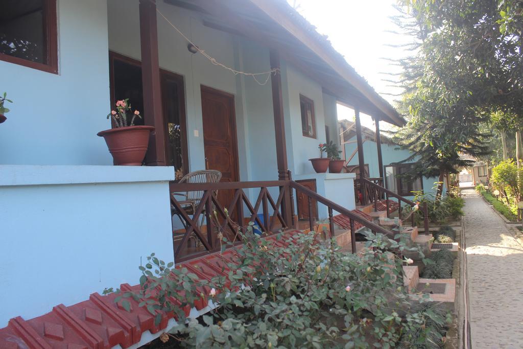Chitwan Forest Resort , Chitwan National Park Sauraha Exterior foto