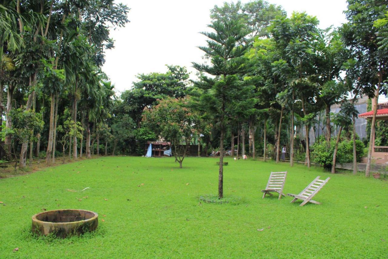 Chitwan Forest Resort , Chitwan National Park Sauraha Exterior foto