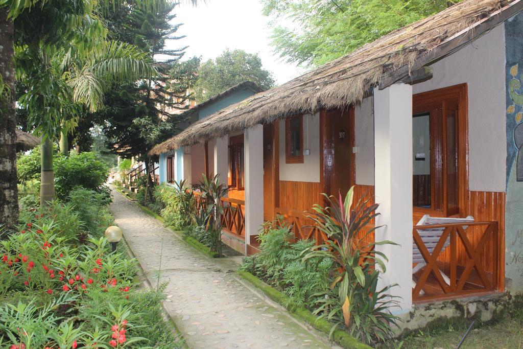 Chitwan Forest Resort , Chitwan National Park Sauraha Exterior foto